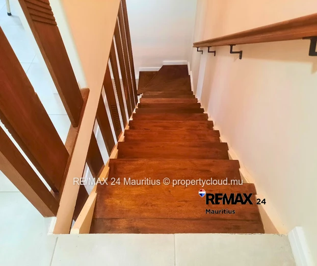 Freshly renovated and fully equipped 4-bed home with common pool in secured residence