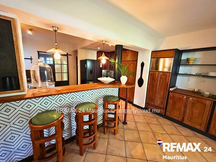 Villa coloniale de prestige à Pointe aux canonniers - 5 chambre, jardin 2 400 m², à 100 m de la mer