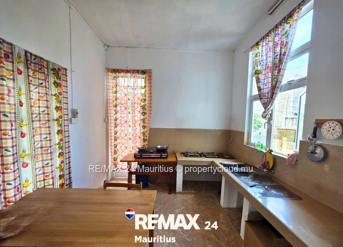 Maison de 5 chambres à Bonne Terre, Vacoas, sur un terrain de 316,5 m², avec terrasse sur le toit of