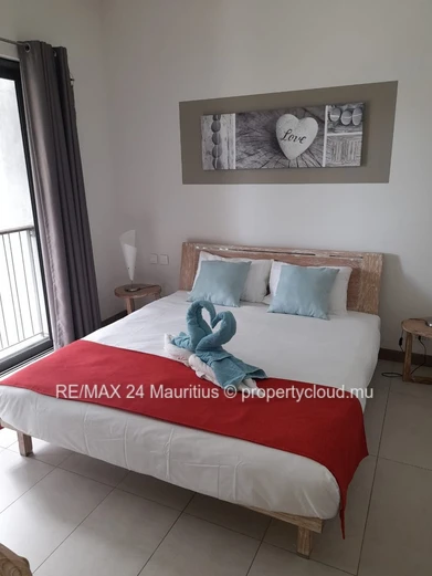 Exquisite 2-Bedroom Apartment with Golf Course Views
