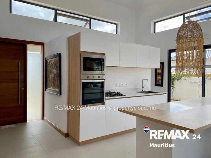Bright Single-Storey Villa with Pool & Garden in Tamarin