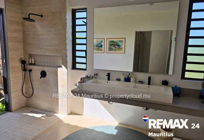 Villa meublée 3 chambres en suite avec piscine – Vue montagne
