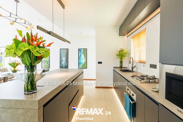 Contemporary 3-Bedroom En-Suite Villas – Secure Residence Steps from the Beach