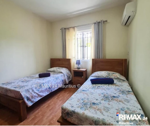 All ground floor apartment (simplex) within walking distance to the public beach