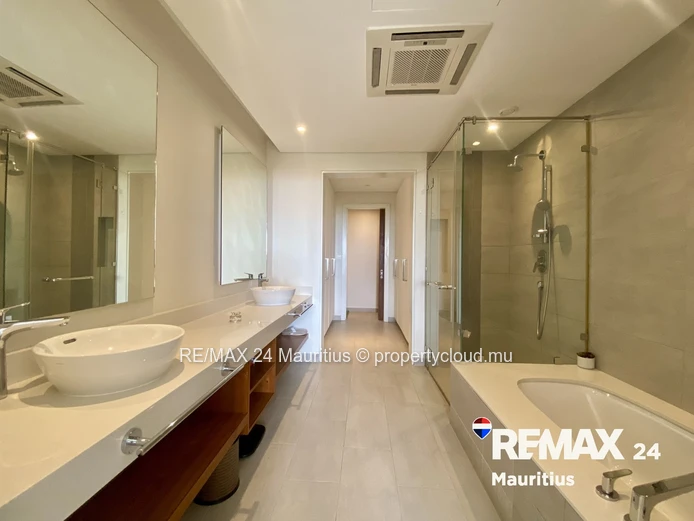 Elegant Townhouse with Sea & Mountain Views in Tamarin