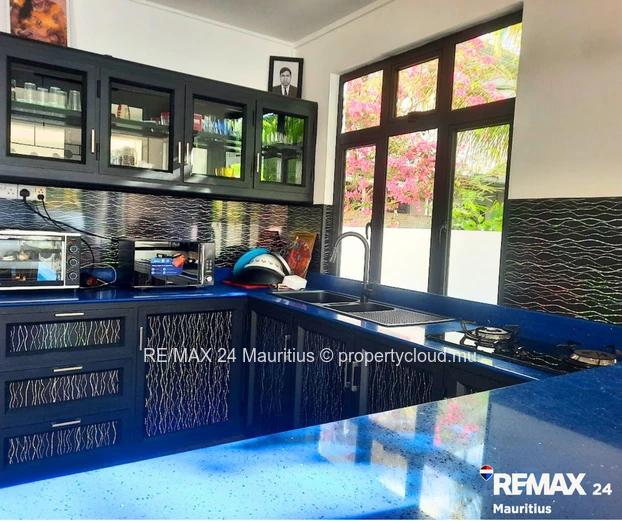 Fully furnished house in a calm and peaceful environment, 10 minutes walk to the sea!