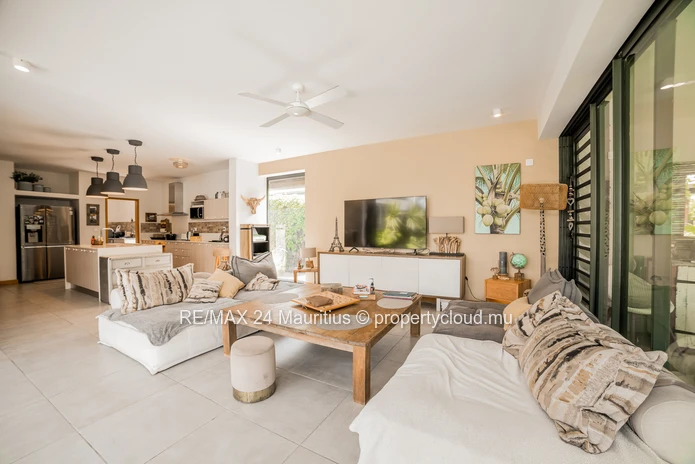 Stunning 4-Bedroom Villa For An Extraordinary Tropical Getaway
