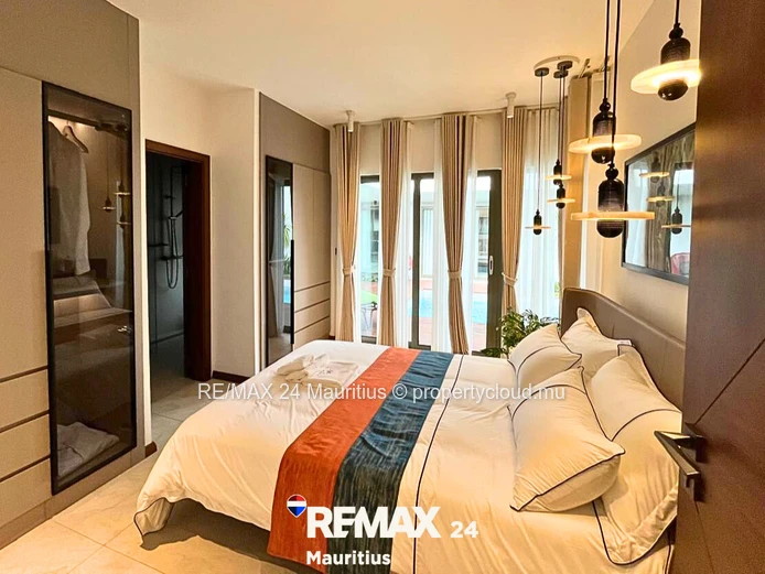 Contemporary 3-Bedroom En-Suite Villas – Secure Residence Steps from the Beach