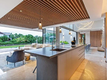 5 Bedroom Villa