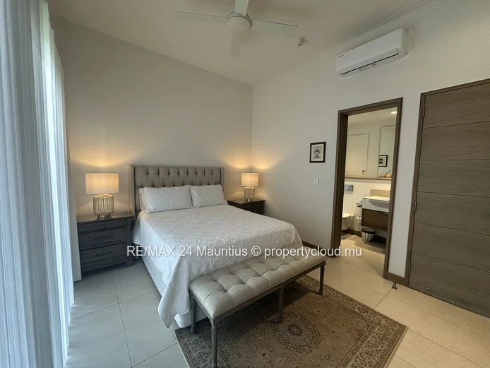 Exquisite Coastal Living: Luxurious Golf Estate Apartment with Stunning Amenities