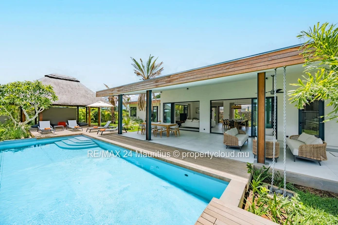 Luxurious Tropical Living in Tamarin: Exquisite 4-Bedroom Villa in Ekô Savannah Resort