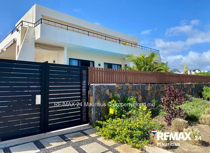 3-Bedroom Villa with Sea Views in Gated Community