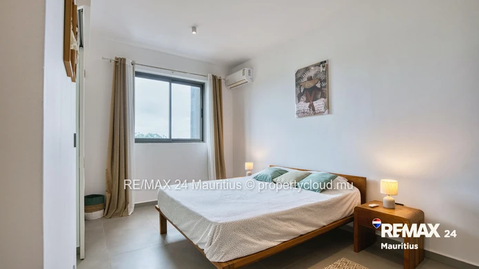 Modern Grand Baie Apartment with Expansive Terrace and Pool Access