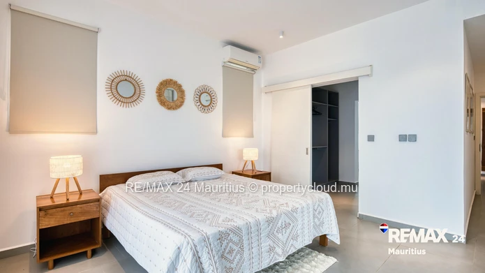 Modern Grand Baie Apartment with Expansive Terrace and Pool Access