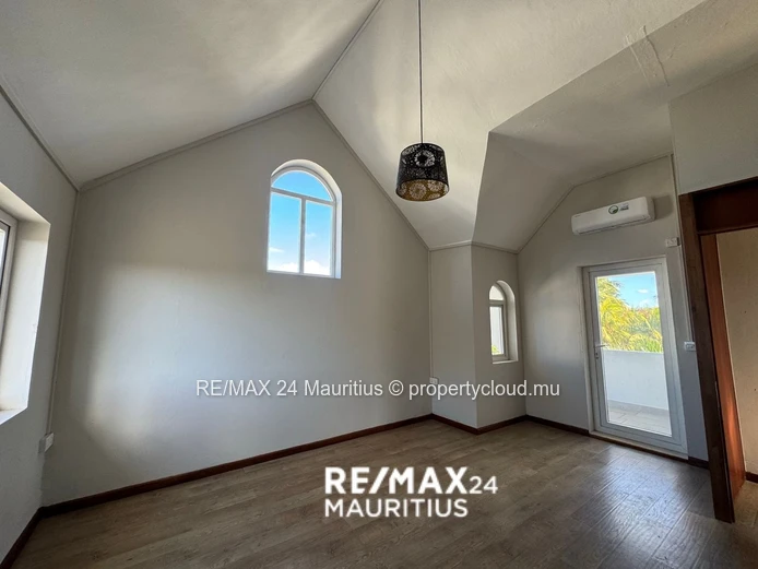 Serene & Stylish A-Frame Villa | Steps to Pereybere Beach | Pet-Friendly | Pool