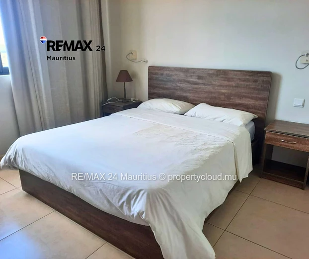 Secured 2nd floor apartment with lift, walk to the Beach!