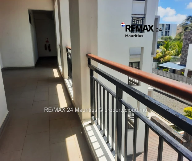 Secured 2nd floor apartment with lift, walk to the Beach!
