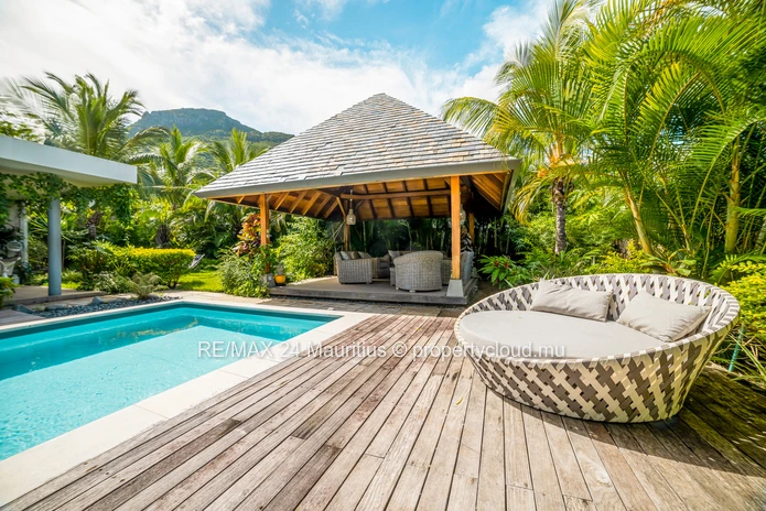Stunning 4-Bedroom Villa For An Extraordinary Tropical Getaway