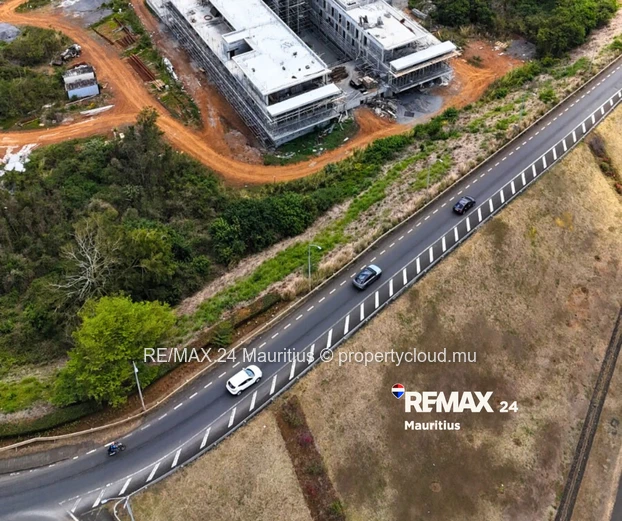 Brand new Showrooms and Office with amenities in Moka Smart City - Green Business Hub