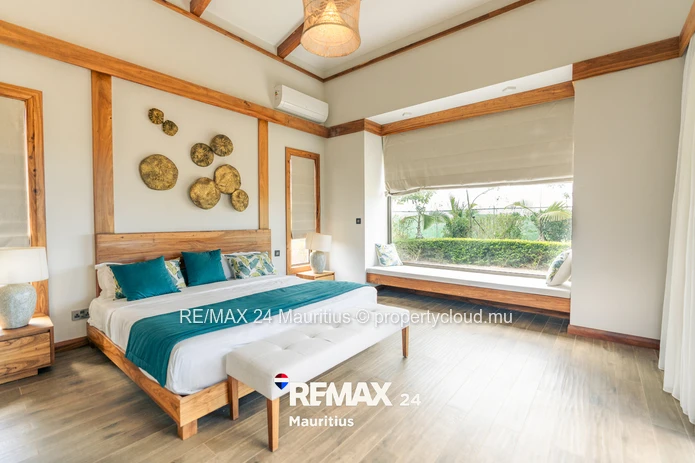 Superb contemporary 3-bedroom villa with private pool, landscaped garden and high ceilings.