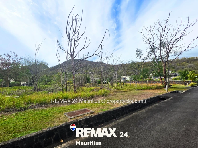 Exclusive Residential Plots with Mountain Views – Rivière Noire