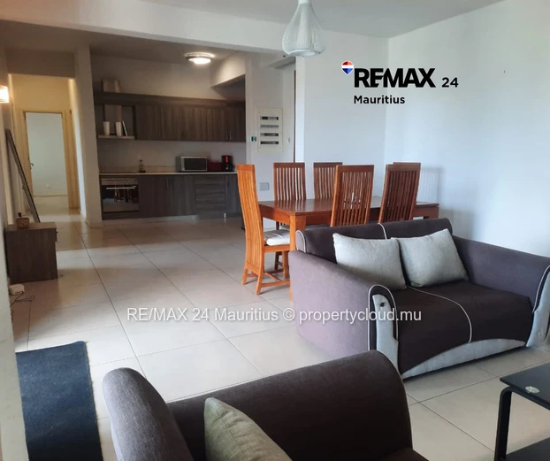 Secured 2nd floor apartment with lift, walk to the Beach!