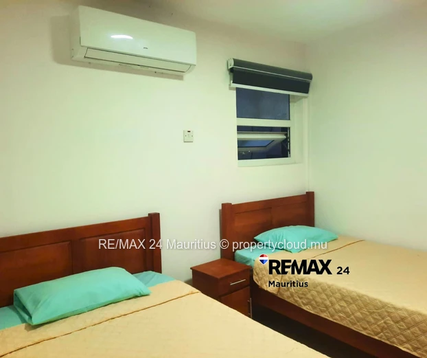 Ground floor apartment, walk to Mont Choisy Beach and hotels