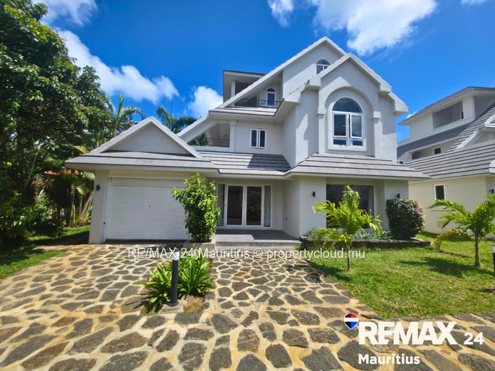 Villa moderne sur 3 niveaux, 4 chambres dont 1 en suite, 3 salles de bains, séjour lumineux,
