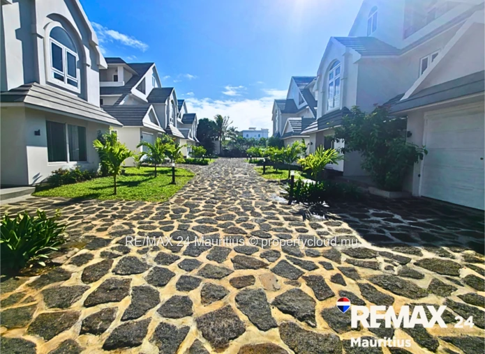 Villa moderne sur 3 niveaux, 4 chambres dont 1 en suite, 3 salles de bains, séjour lumineux,