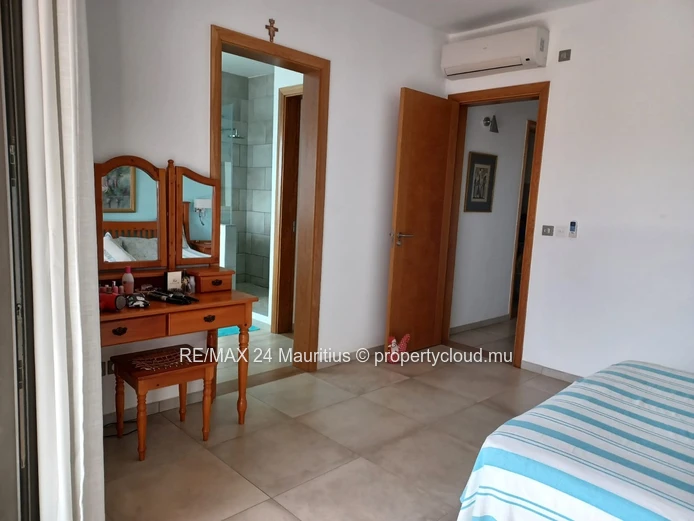 Luxurious 3-Bedroom Apartment in Royal Park, Balaclava