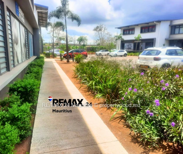 Discover a prime commercial rental/sales opportunity in the vibrant Terre Rouge. 2