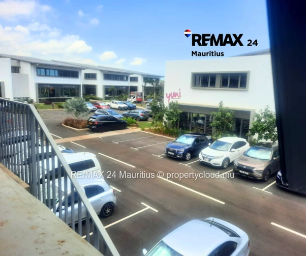 Discover a prime commercial rental/sales opportunity in the vibrant Terre Rouge. 2