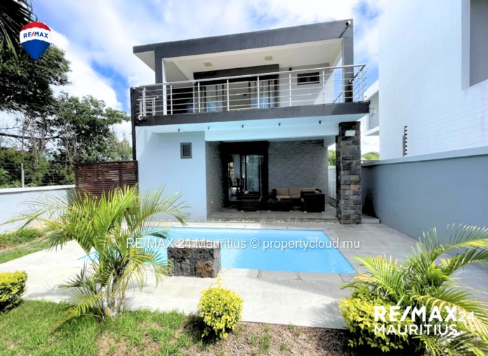 Secured family house in a calm and peaceful area, yet minutes drive to Amenities and Beaches