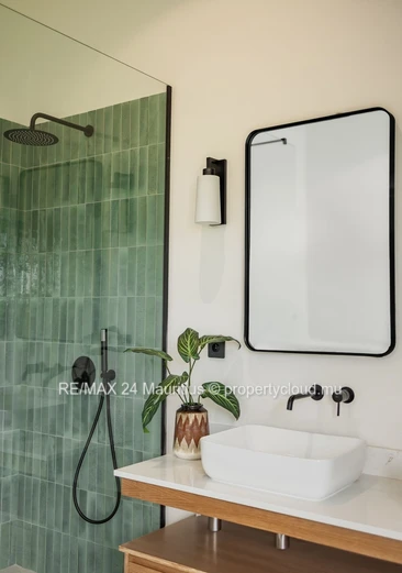 Discover Resort-Style Luxury: Exquisite 3-Bedroom Villa with Stunning Mountain Views in Tamarin