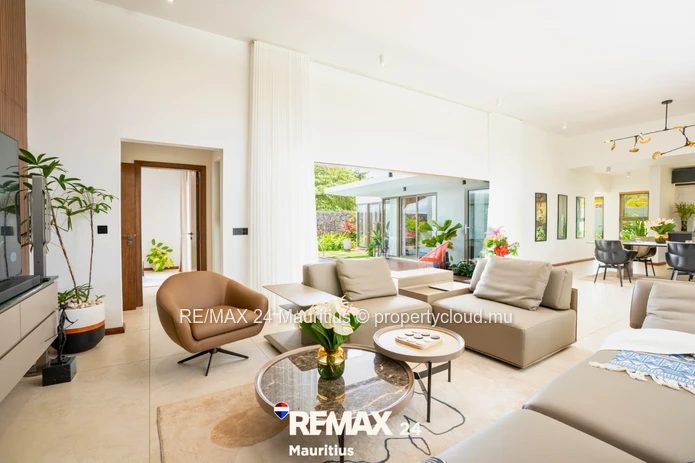 Contemporary 3-Bedroom En-Suite Villas – Secure Residence Steps from the Beach