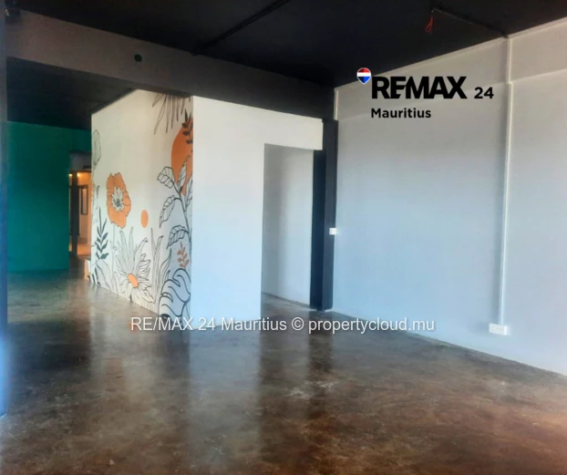 Discover a prime commercial rental/sales opportunity in the vibrant Terre Rouge. 2