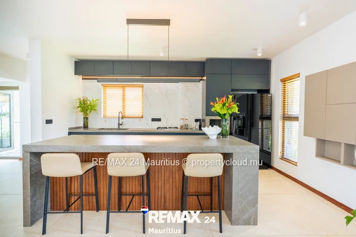 Contemporary 3-Bedroom En-Suite Villas – Secure Residence Steps from the Beach