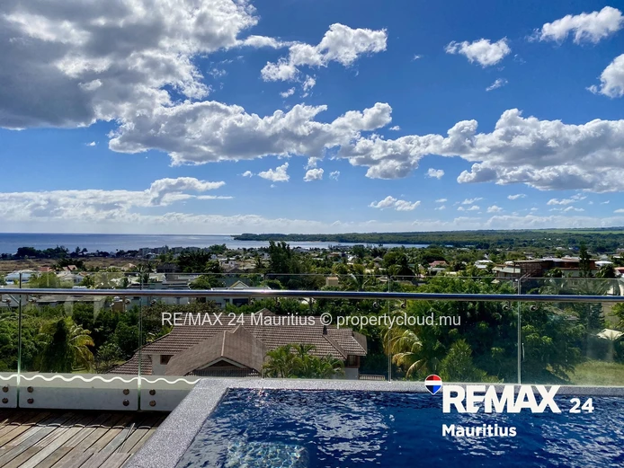Exclusive Penthouse with Pool and Splendid Views over Tamarin