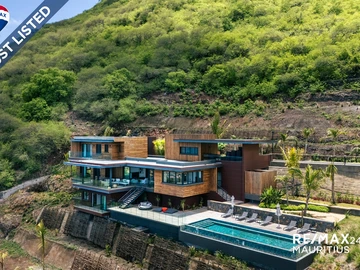 5 Bedroom Villa