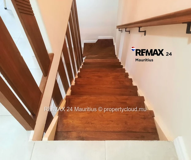Freshly renovated and fully equipped 4-bed home with common pool in secured residence