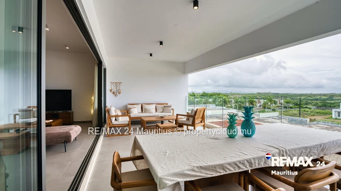 Modern Grand Baie Apartment with Expansive Terrace and Pool Access