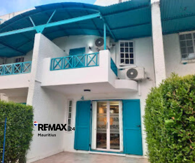 Freshly renovated and fully equipped 4-bed home with common pool in secured residence