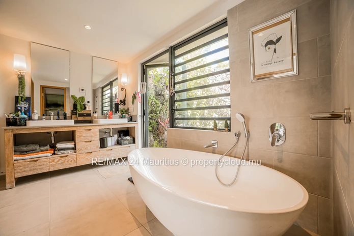 Stunning 4-Bedroom Villa For An Extraordinary Tropical Getaway