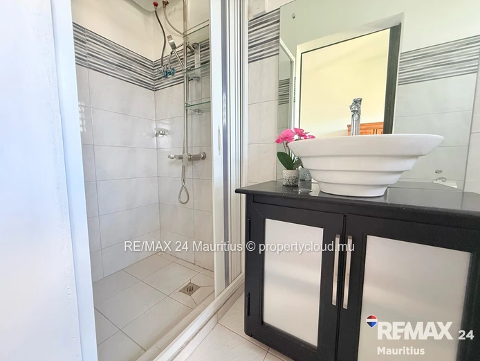 Exceptional Apartment, Steps from Flic en Flac beach