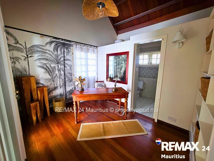 Villa coloniale de prestige à Pointe aux canonniers - 5 chambre, jardin 2 400 m², à 100 m de la mer