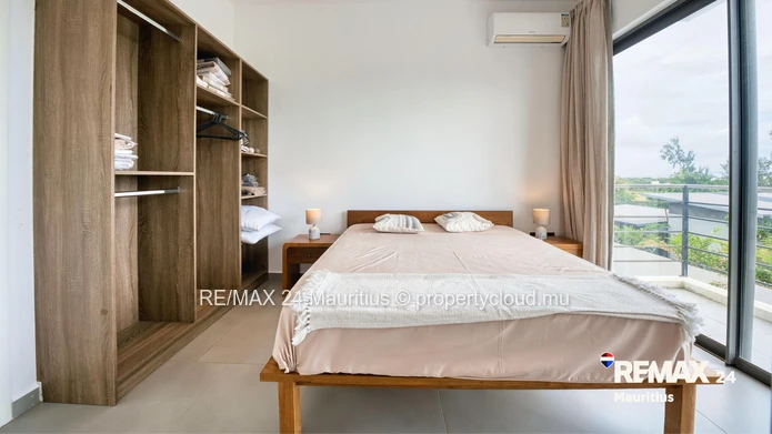 Modern Grand Baie Apartment with Expansive Terrace and Pool Access