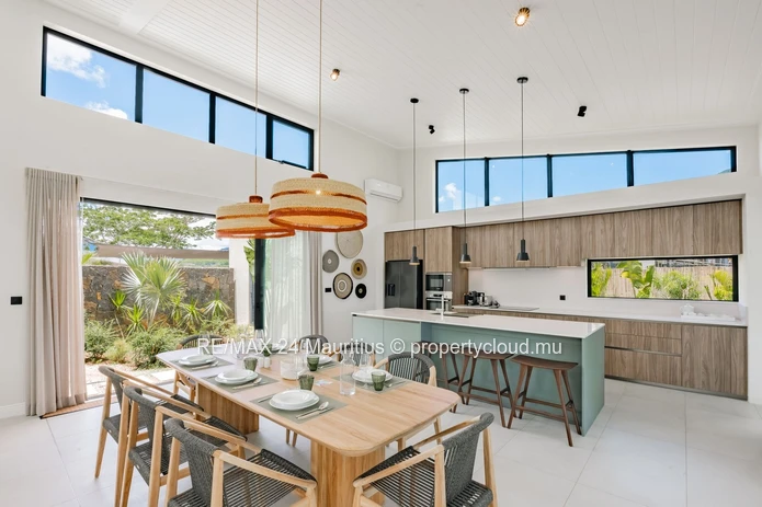 Tropical Oasis: Stunning 4-Bedroom Villa at Ekô Savannah Resort, Tamarin