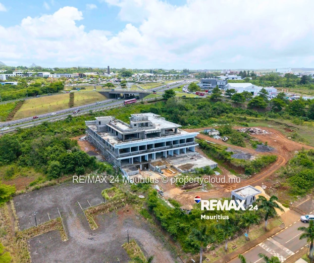 Brand new Showrooms and Office with amenities in Moka Smart City - Green Business Hub