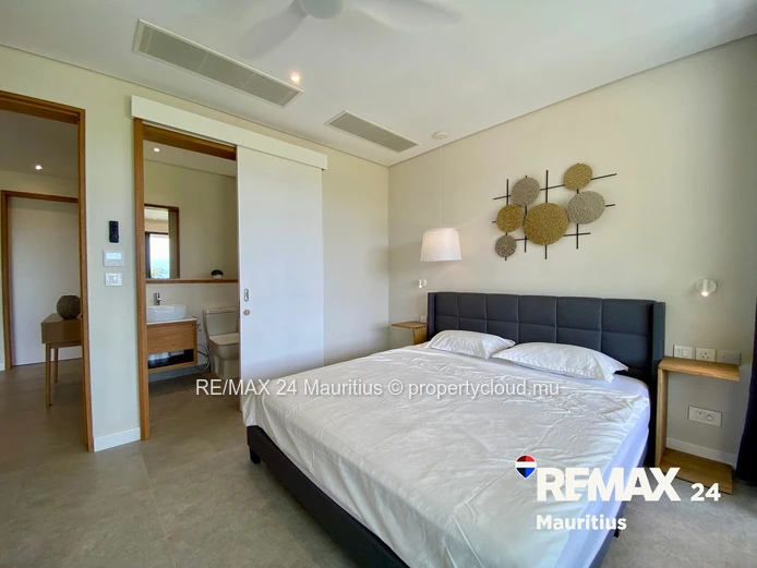 Luxury 2-Bed Apartment with Private Garden in Beachfront Residence