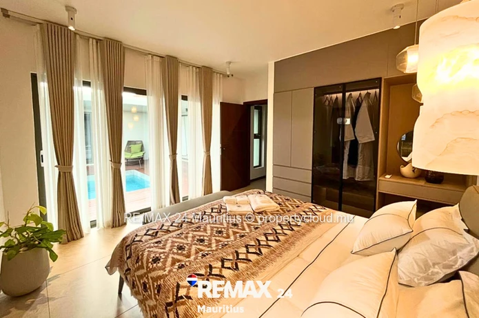 Contemporary 3-Bedroom En-Suite Villas – Secure Residence Steps from the Beach